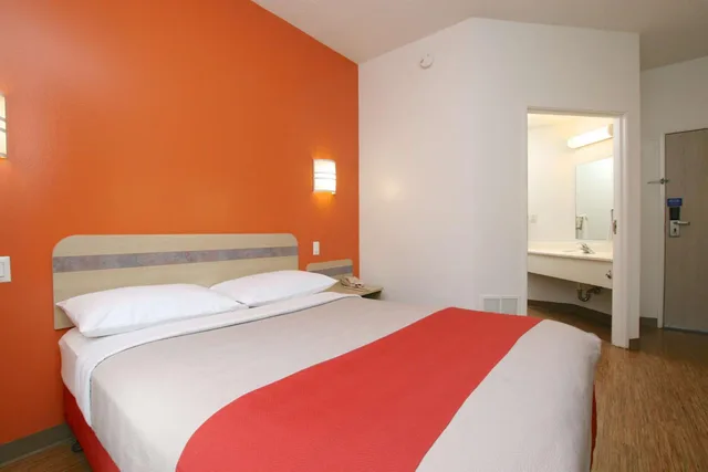 غرفة بسرير كوين، Motel6 Colchester VT - Burlington 7/10