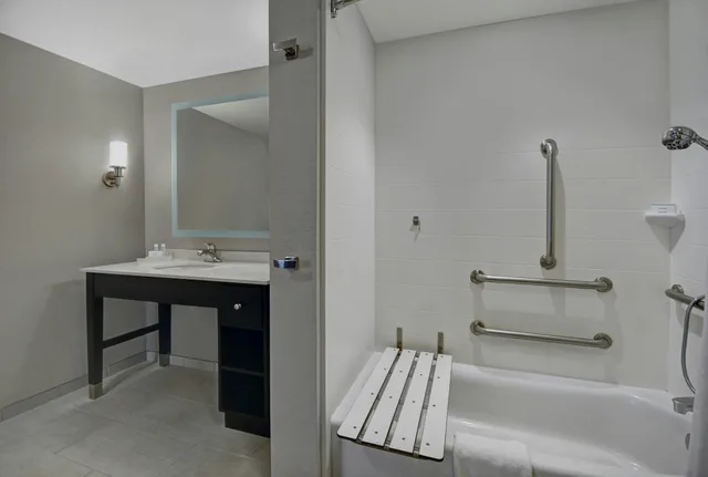 Suite, 1 King or 2 Queen Beds, Accessible, Homewood Suites By Hilton Hamilton Nj 6/6