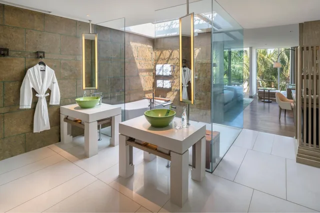 غرفة سوبيريور بسرير كينج بإطلالة على الحديقة بشرفة، W Bali Seminyak 4/4