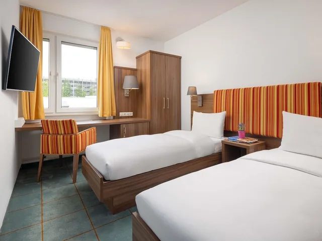 غرفة بسريرين منفصلين، ibis Styles Darmstadt 1/3