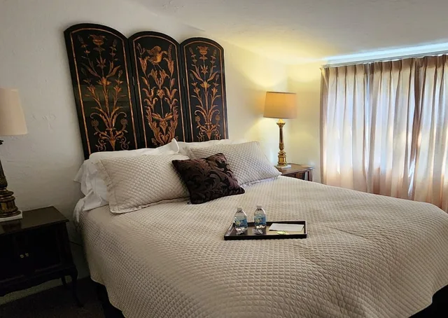جناح بسرير كوين، Lily Creek Lodge 6/8