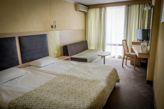 Room, Double Bed, Riverside, Sofa، Hotel Gergana All Inclusive 3/9
