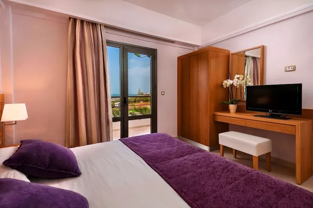 غرفة قياسية ثلاثية بسريرين منفصلين وسرير بطابقين، Porto Platanias Village Resort 7/10