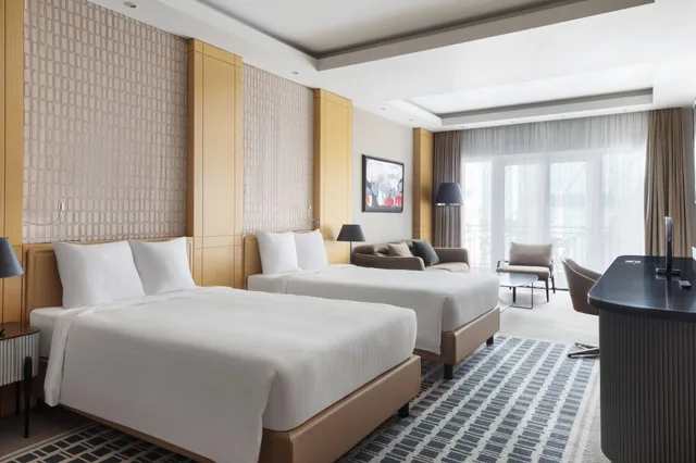 غرفة بسرير مزدوج بإطلالة، Skopje Marriott Hotel 1/4
