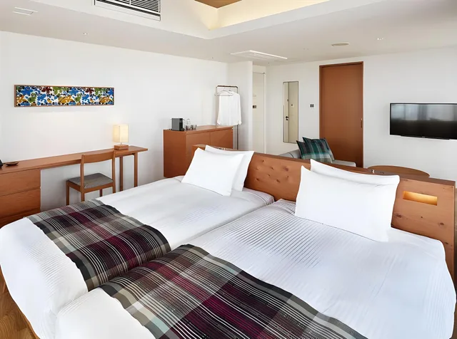 Semi Room, Deluxe, 2 Semi Double Beds, Corner، Hotel Strata Naha 1/1