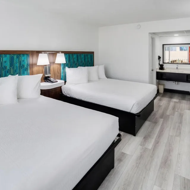 Standard, 2 Queen Beds, Murphy Bed, Murphy, Blu Atlantic Oceanfront Hotel Suites 2/5