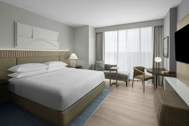 غرفة بسرير كينج، Hilton Jacksonville at Mayo Clinic 1/2