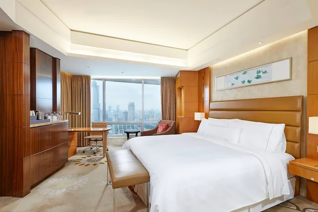 غرفة تنفيذية بسرير مزدوج بإطلالة على البحيرة، The Westin Nanjing Xuanwu Lake 2/8