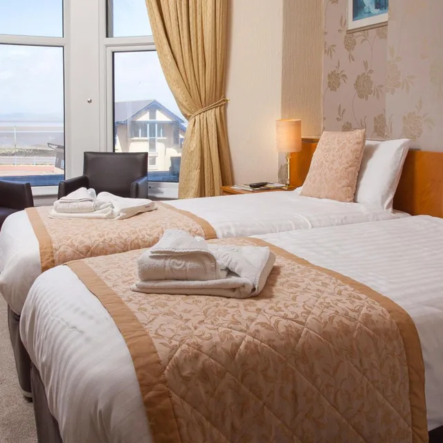 Deluxe, Double or Twin Bed, Sea View, The Auckland Hotel 2/3