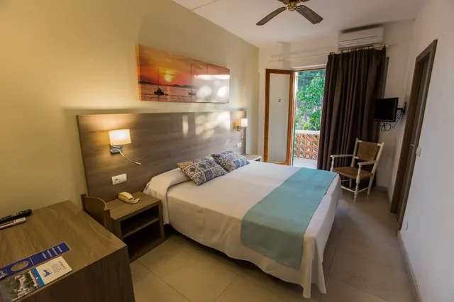 غرفة مزدوجة بشرفة، Hotel Tagomago 3/7