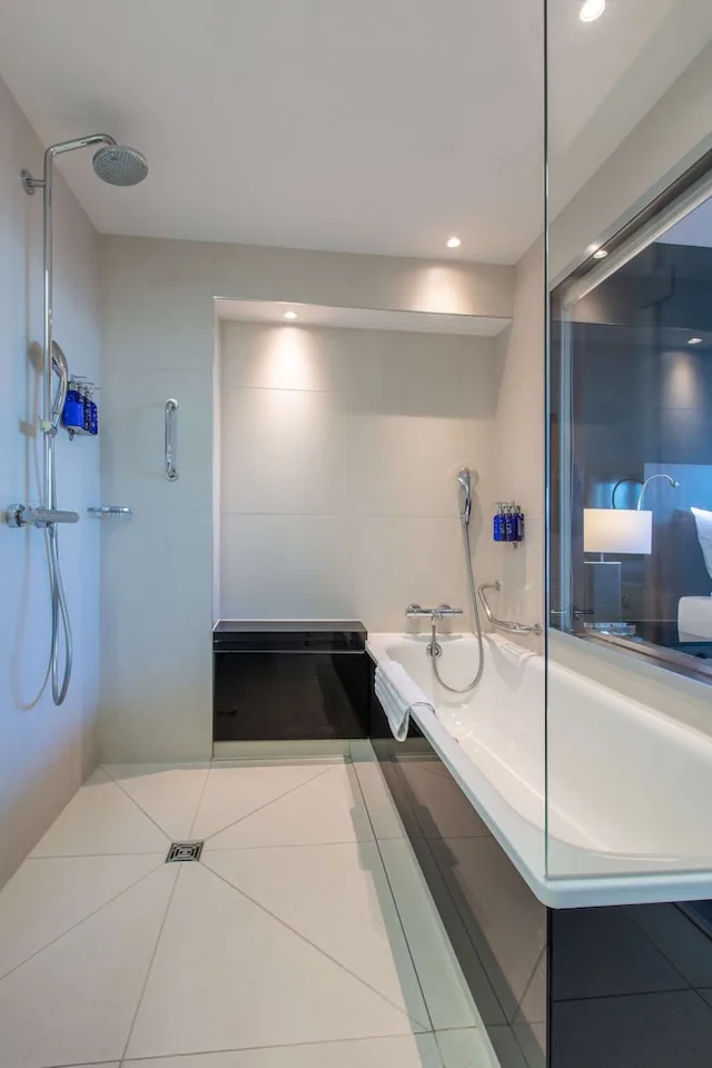 جناح بسريرين منفصلين بإطلالة على المتنزه بغرفة نوم واحدة، Radisson Blu Hotel Hamburg 7/8