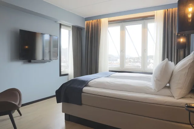 Family, Twin Beds, Home Hotel 1624 1/6