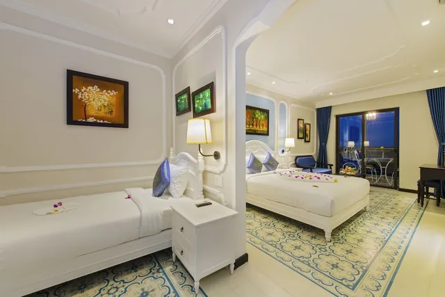 غرفة عائلية ثلاثية بسرير كينج وسرير فردي بإطلالة على المدينة بحوض استحمام، Hoi An Rosemary Boutique Hotel And Spa 5/10
