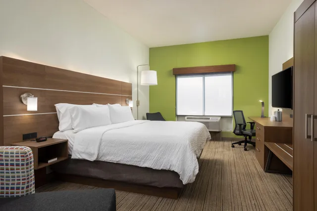 غرفة بسرير كينج، Holiday Inn Express Carrollton, an IHG Hotel 3/3