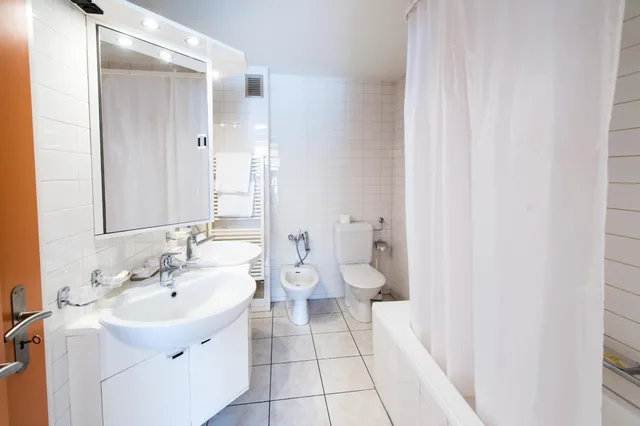 جناح جونيور، City Hotel Biel Bienne 4/4