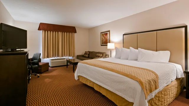 غرفة قياسية بسرير كوين، Best Western Of Olds 2/5