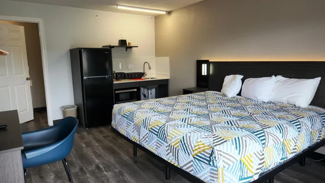 غرفة بسرير كينج لذوي الإعاقة، Studio6 Alvin, TX 5/10