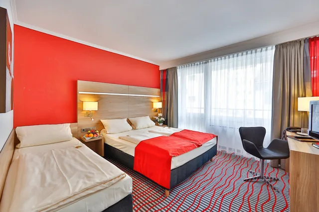 غرفة ثلاثية، Hotel Prasident 1/3