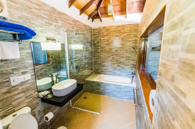 Villa, King Bed, Beach Front، Sol Beach Resort 3/3