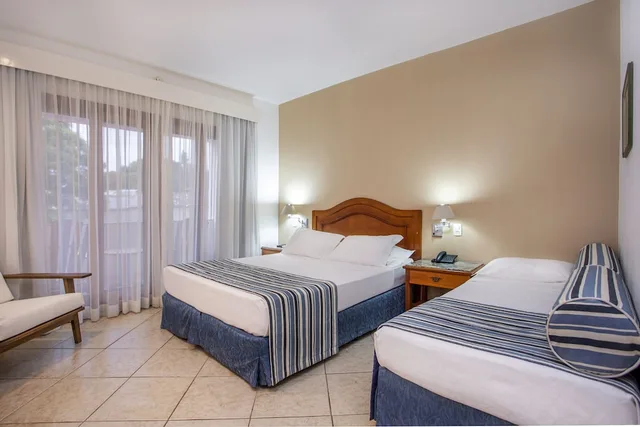 جناح بسرير كوين وسرير فردي، Hotel Mercedes 1/8