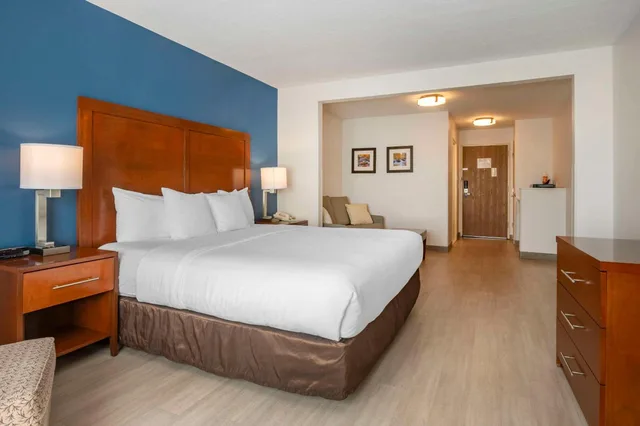 جناح بسرير كينج يُسمح فيها بالحيوانات الأليفة، Comfort Inn & Suites Beaver - Interstate 15 North 2/6