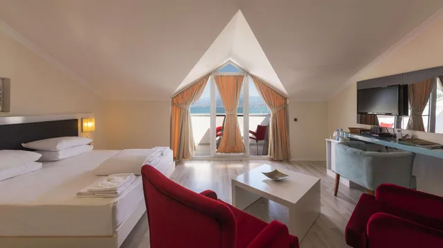 غرفة كبيرة بسرير مزدوج بشرفة، Orka Boutique Hotel 2/6