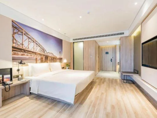 غرفة تنفيذية بسرير كينج بإطلالة على البحيرة، Atour Hotel Nanjing Banqiao 2/3