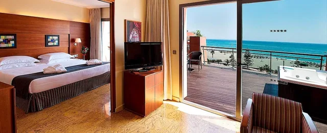 جناح بسرير مزدوج مع أريكة بحوض جاكوزي، Protur Roquetas Hotel & Spa 2/3