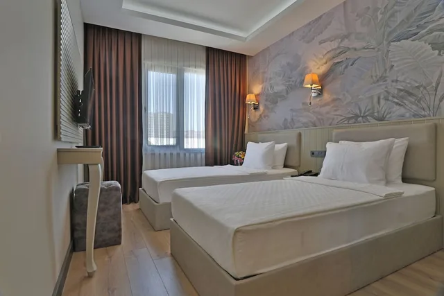 غرفة سوبيريور بسريرين منفصلين بإطلالة على المسبح، Mesopotamia Garden Hotel 1/1