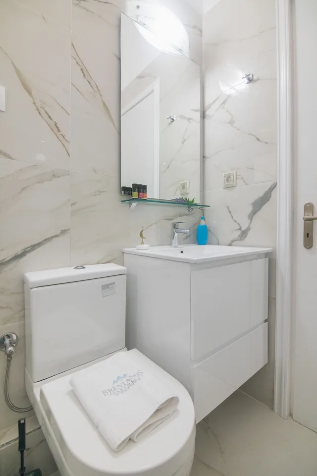 1 Bedroom, Apartment, Double Bed, Brentanos Apartments - View Of Paradise 3/3