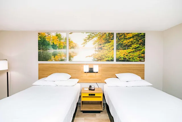 غرفة بسريرين مزدوجين للمدخنين، Days Inn by Wyndham Cincinnati East 2/2