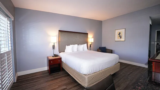 Room, 2 Queen Beds, Sofa, Seaside Inn & Suites 2/7