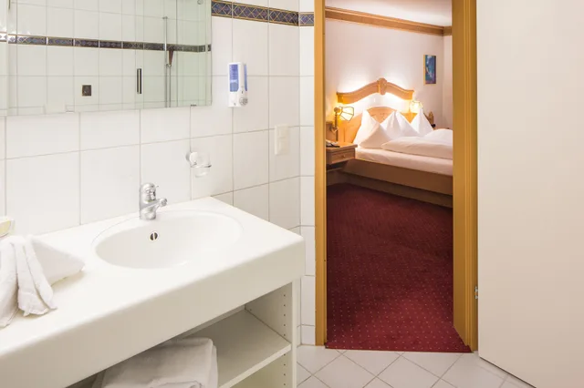 غرفة قياسية ثلاثية بسرير كينج مع أريكة، Grindelwalderhof 8/10