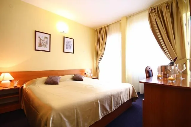 غرفة أساسية بسرير مزدوج بشرفة، Pula Hotel 2/3