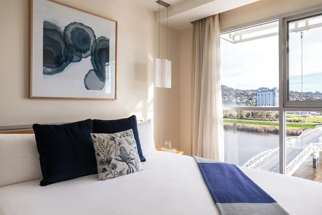 غرفة بسريرين مزدوجين بإطلالة على النهر بغرفتي نوم، Peppers Seaport Launceston 7/10