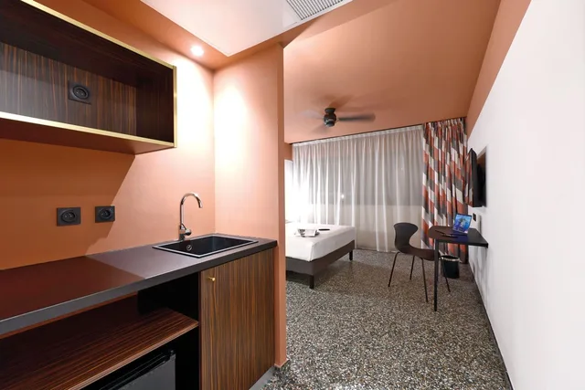 Dina Essentiel، Dina Morgabine Saint Denis 2/3