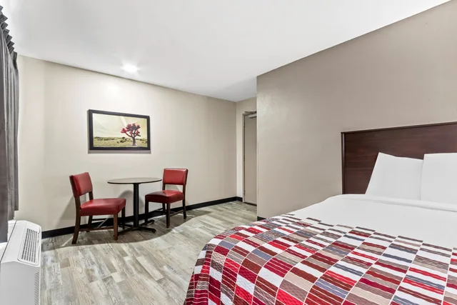 غرفة ديلوكس بسريرين مزدوجين لذوي الإعاقة، Red Roof Inn Phoenix North - I-17 at Bell Rd 2/4