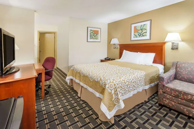 غرفة بسرير كوين لذوي الإعاقة، Days Inn by Wyndham Kent - Akron, Ohio 1/2
