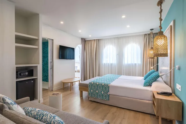 غرفة عائلية بسريرين منفصلين مع أريكة، Occidental Torremolinos Playa 1/1