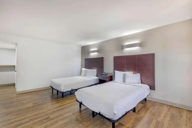 غرفة ديلوكس بسريرين مزدوجين لذوي الإعاقة، Motel6 Falls Church, VA - Arlington Boulevard 2/5