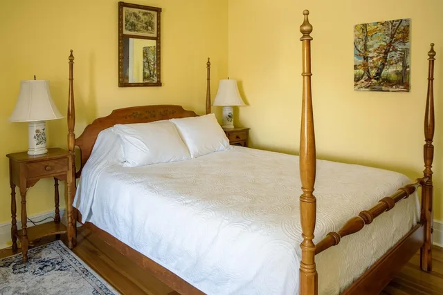 Mansion, Queen Bed، Hartness House Inn 7/9
