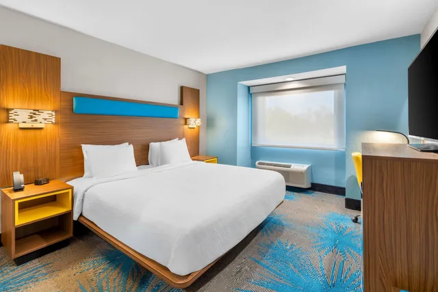 غرفة ديلوكس بسرير مزدوج لذوي الإعاقة، Days Inn & Suites by Wyndham Brandon Amphitheater 2/5