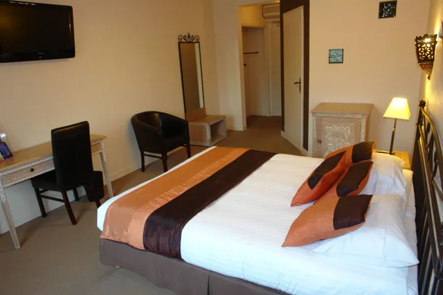 غرفة قياسية بسريرين منفصلين، Brit Hotel Bourges L Olympia 3/10