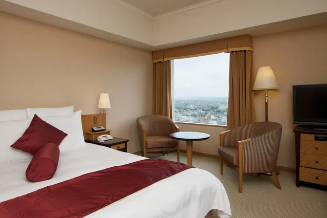 غرفة قياسية بسرير مزدوج بإطلالة على الجبل للمدخنين، Ana Crowne Plaza Hotel Toyama 1/6