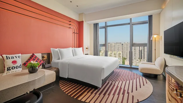 غرفة قياسية بسرير كينج، Hotel Indigo Zhuhai Xiangzhou by IHG 8/10