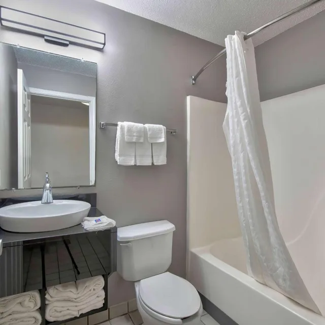 غرفة بسرير كوين للمدخنين، Studio 6 Extended Stay - Pascagoula, MS 4/4
