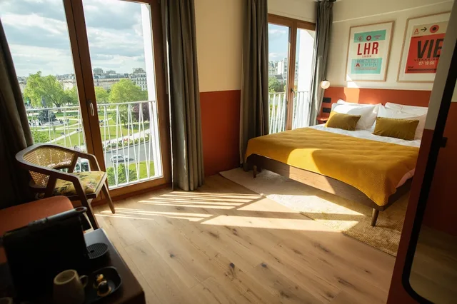 Room, Double Bed, City View, The People Paris Nation 6/10