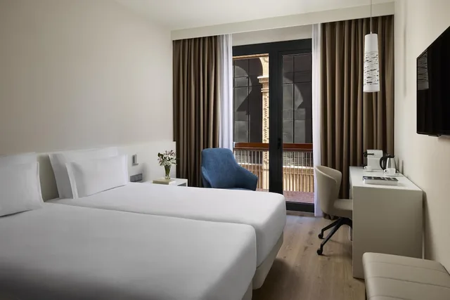 New Style, Superior, Twin Beds, with Extra Bed، Nh Castellon Mindoro 1/7