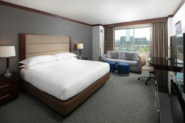 غرفة ديلوكس بسرير كينج مع أريكة، Hilton Minneapolis Bloomington 1/5