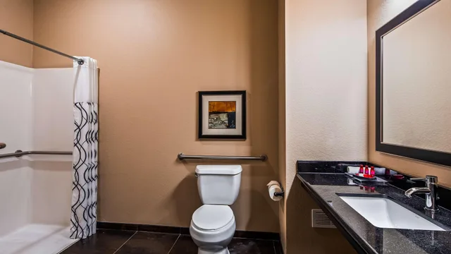 غرفة، Best Western Premier Crown Chase Inn and Suites 4/4